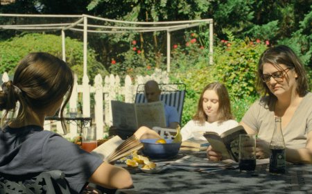 Review of ‘Tableau’: A compelling shutterbug’s portrait of her troubled family