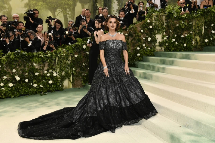 Penelope Cruz waxes radiant in an off-shoulder gothic Chanel.