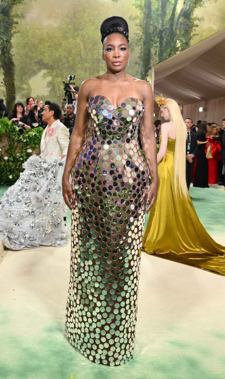 Former tennis star Venus Williams serves up an ace with this heavily-sequinned creation by Marc Jacobs.