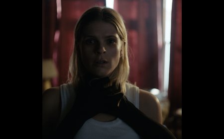 A Review of ‘Bananahead’: A mysterious, compelling journey into a troubled actress’ mind