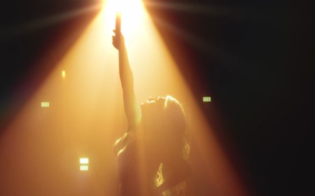 A Review of 'Into the Bloo': An adequate account of an emotionally-scarred performer’s rise to fame