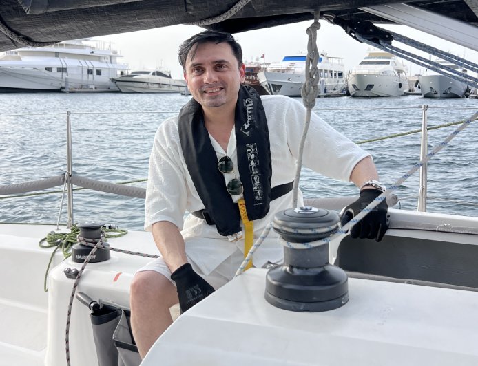 Sailing through Dubai with Wind Rises