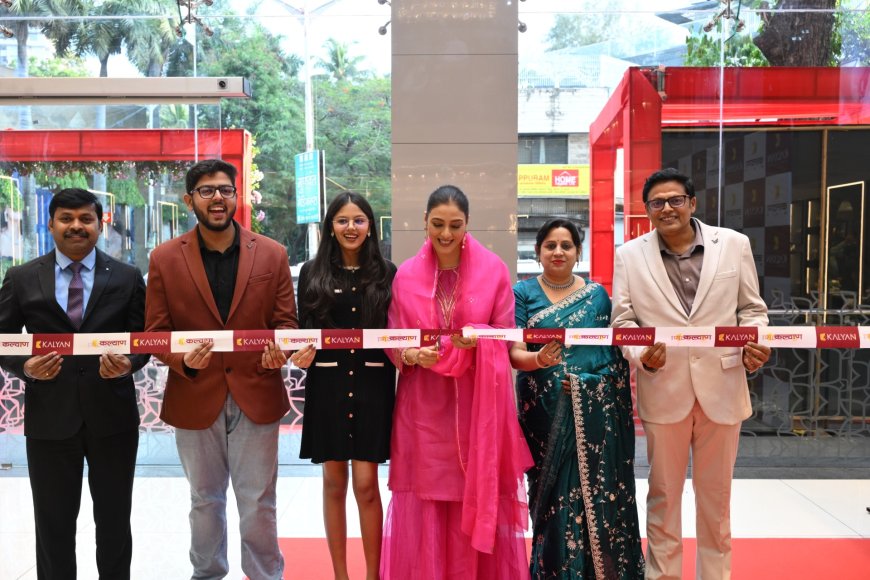 Tabu Inaugurates Kalyan Jewellers’ Revamped Showroom in Nashik
